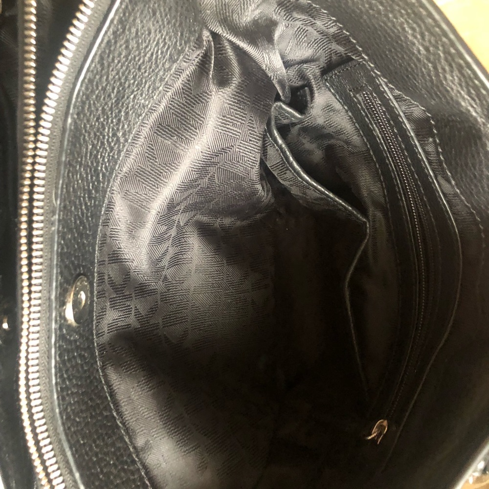 Black  leather Michael Kors purse - Picture 5 of 8